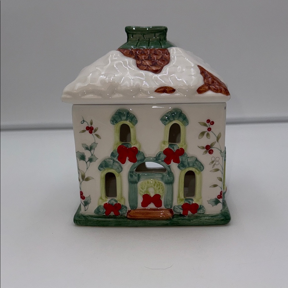 Pfaltzgraff Winterberry Two Piece Pierced Lighting House Holiday Lite